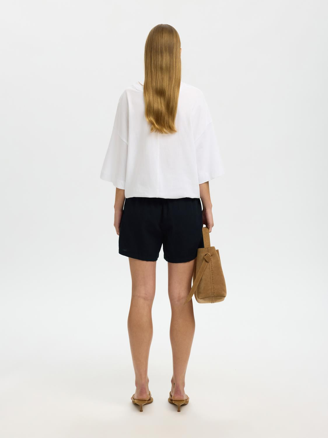 model_shot-back